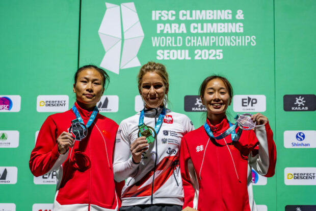 Aleksandra Mirosław ze złotym medalem na podium Mistrzostw Świata w Seulu w 2025 roku