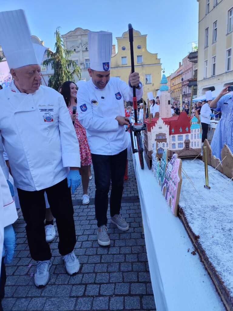 Najdłuższy piernik Rekord Polski w Jaworze