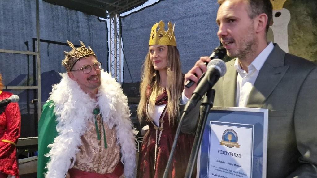Darcie pierza - wręczenie certyfikatu Rekordu Polski